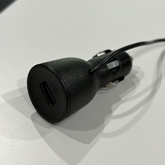 Belkin TuneCast Auto FM Radio Audio Transmitter with USB Charging Port - Black - Picture 3 of 8